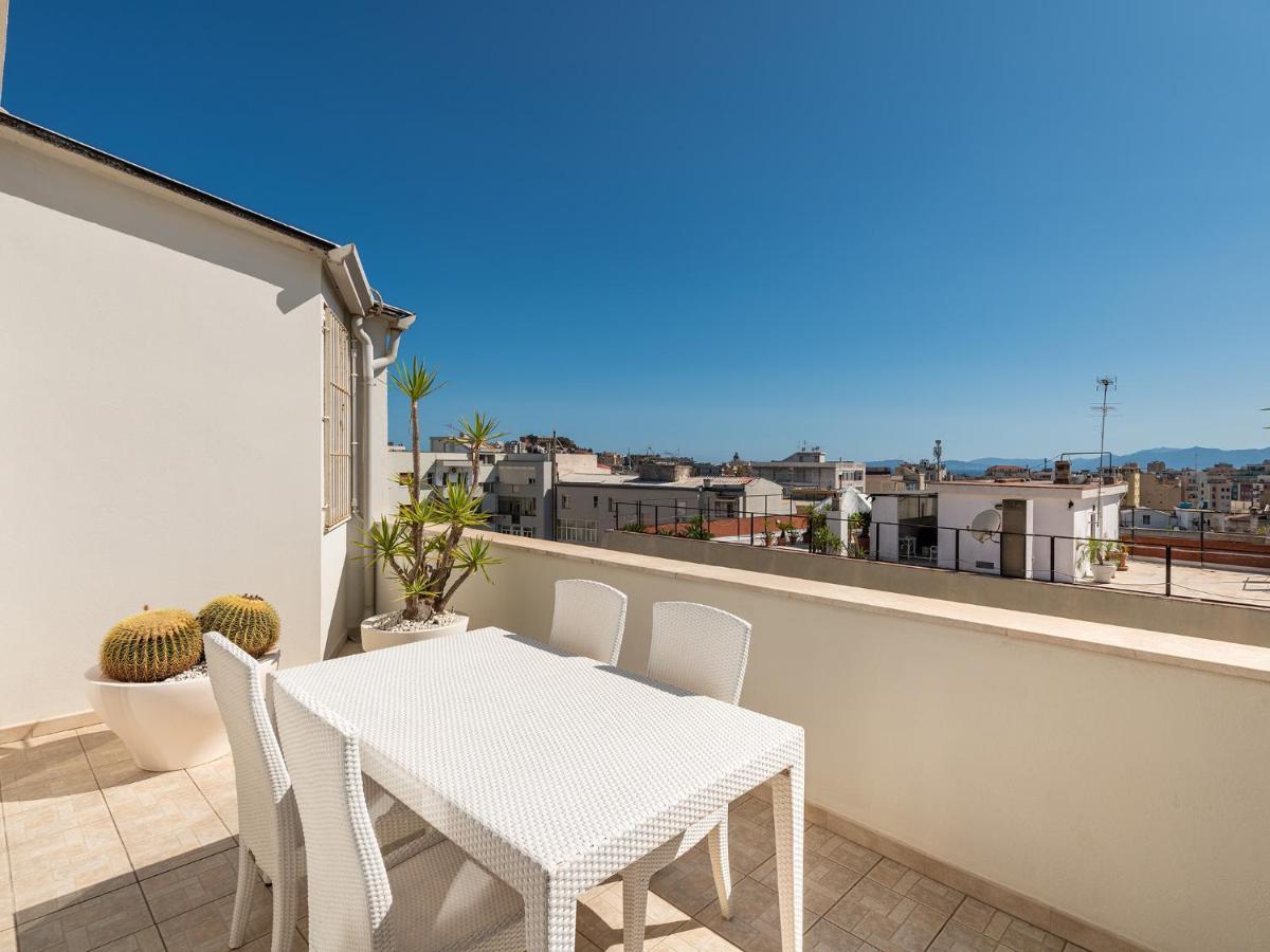 Penthouse Center Apartment Cagliari Exterior foto