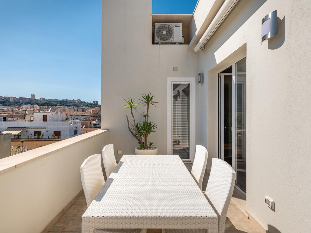 Penthouse Center Apartment Cagliari Exterior foto